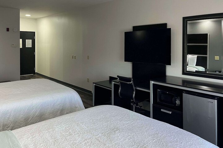 Room 11 of 18