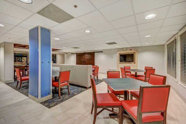 Holiday Inn Express & Suites Greenville Airport by IHG