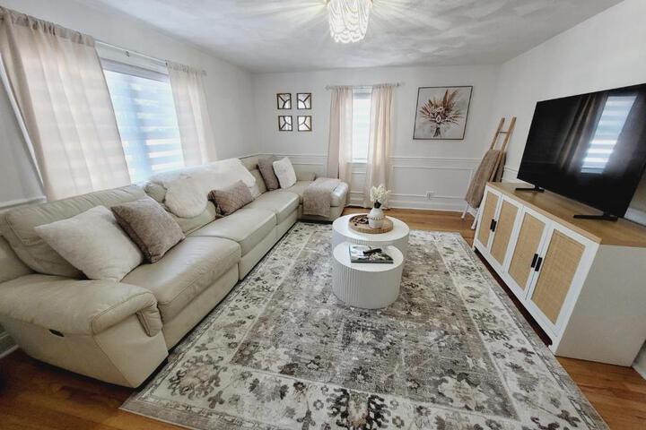 Cozy house close to downtown Danvers