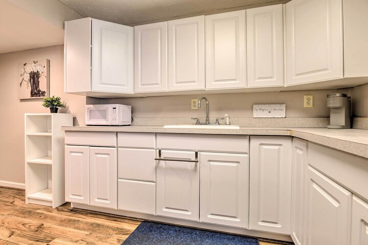 Bel Air Apartment w / Pool 2 Mi to Main St