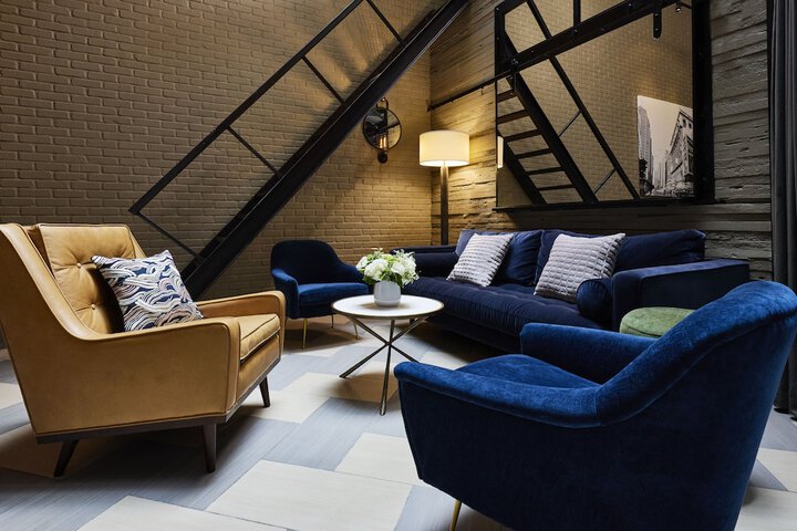 Lounge 42 of 62