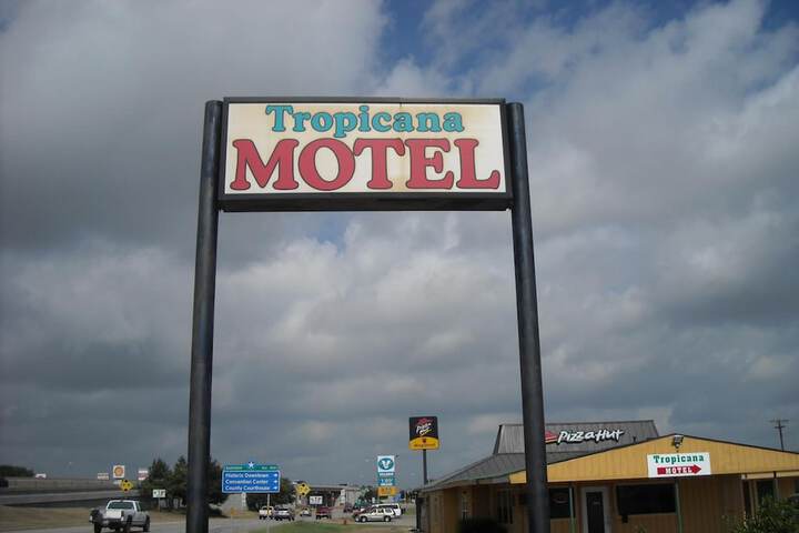 Tropicana Motel