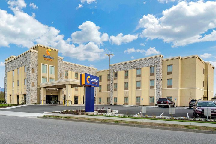 Comfort Suites Burlington near I-5