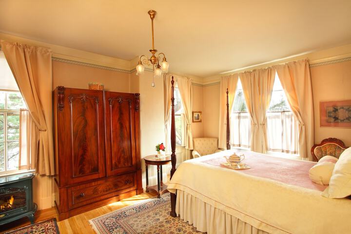 Camellia Inn