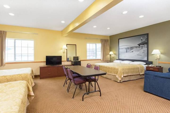 Western Inn & Suites