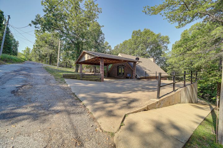 Boat Dock & Fire Pit: Lakefront Paradise in Eucha!
