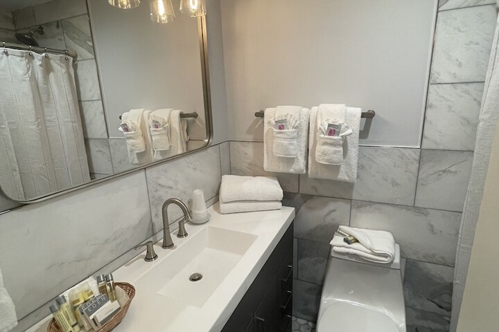 Room 44 of 122