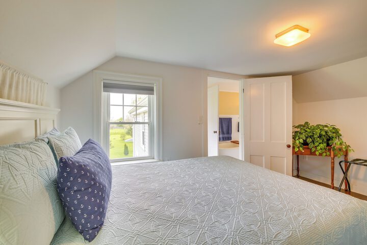 Rockland Home w / Deck 5 Mins to Historic Downtown!