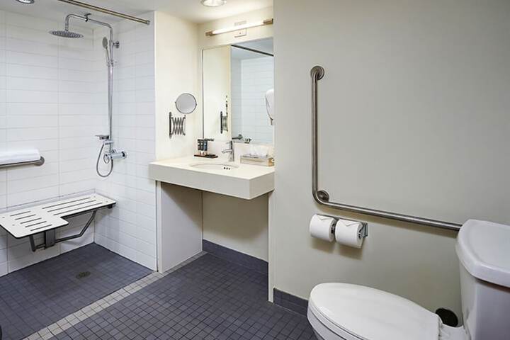 Room 6 of 6