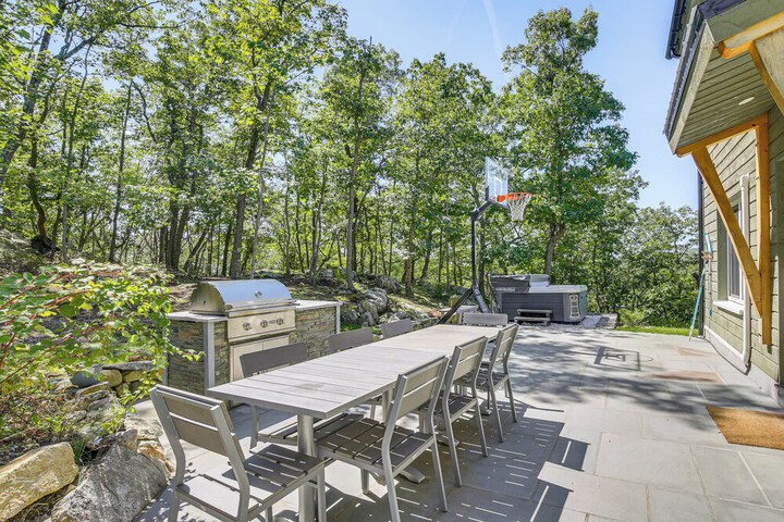 the Glabin: Garrison Gem w / Hot Tub & Fire Pit