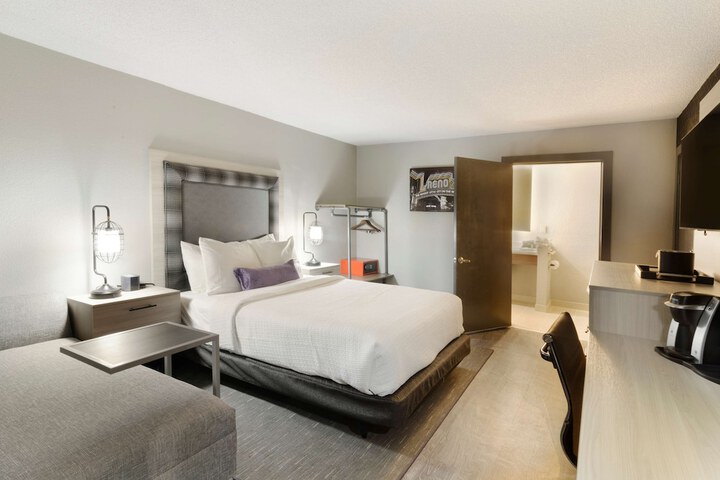 Room 14 of 15