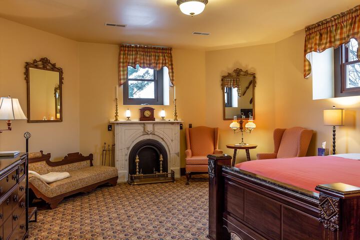 Room 48 of 148