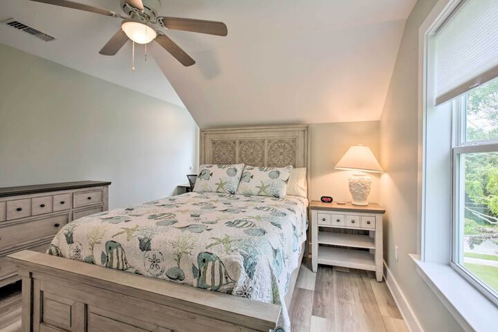 Modern Waveland Home w / Deck Walk to Beach!