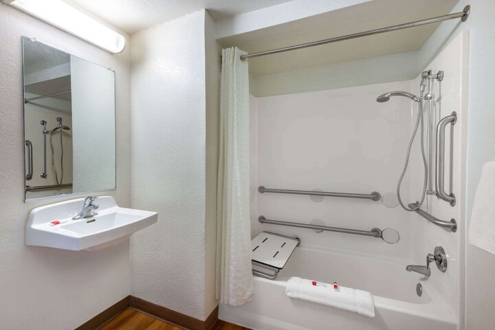 Room 14 of 30