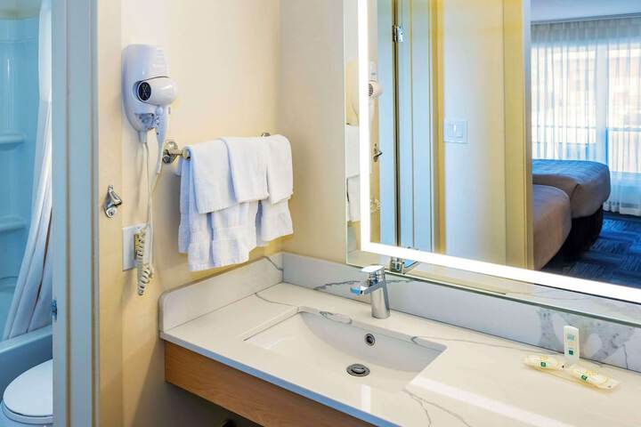 Quality Inn & Suites Garden of the Gulf