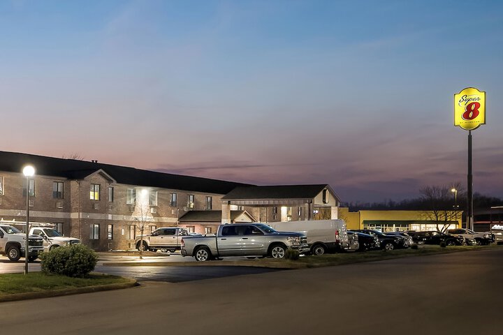 Super 8 by Wyndham Farmington