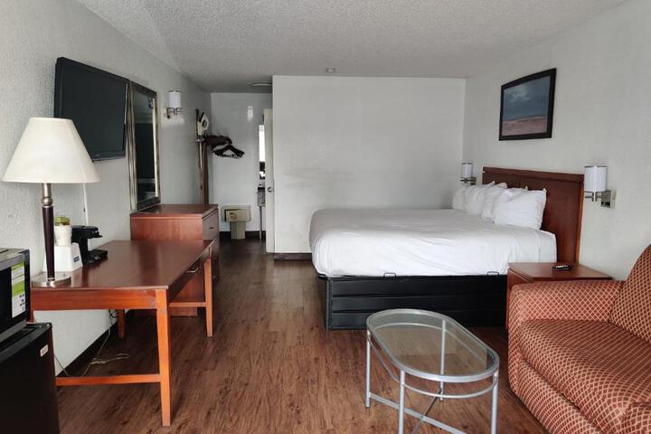 Travelodge Suites by Wyndham MacClenny