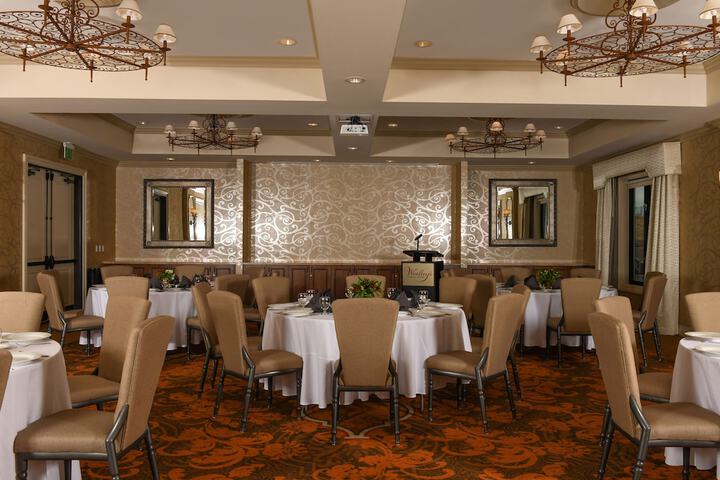 Dining 18 of 23