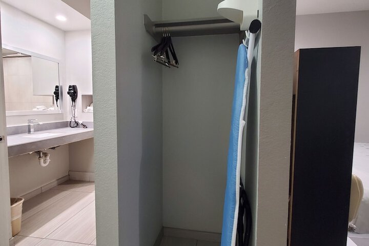 Room 9 of 26