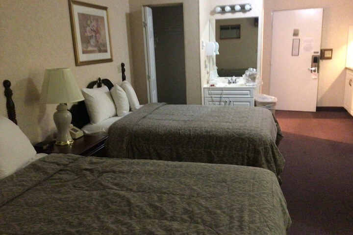 Room 8 of 17