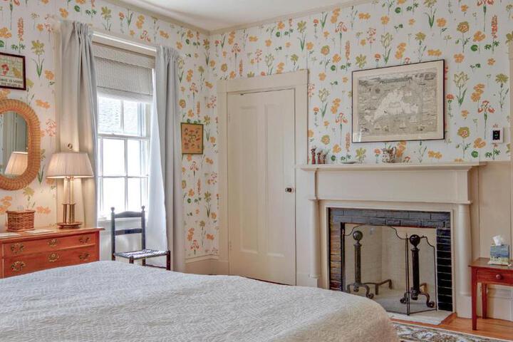 Captain Morse House - Luxury Waterfront, Town, & Beaches - 5 stars