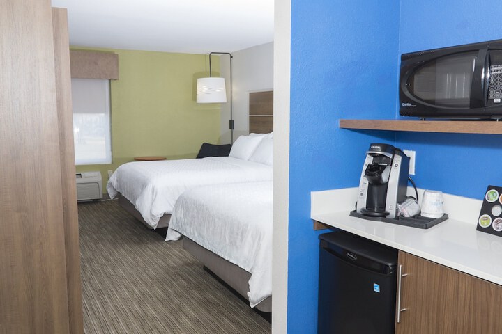 Room 34 of 82