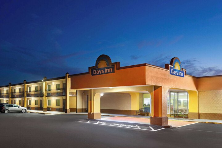 Days Inn by Wyndham Shelby