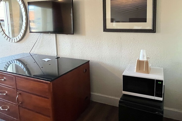 Room 6 of 15