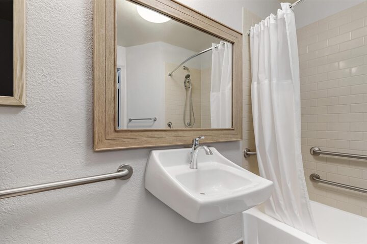Sonesta Simply Suites Boston Burlington