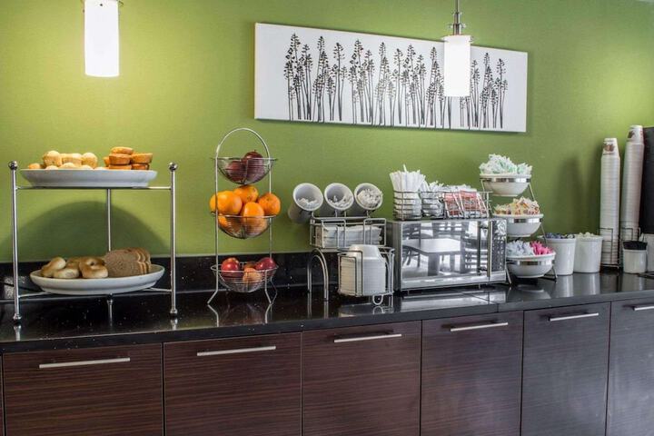 Breakfast/Coffee Service 29 of 33