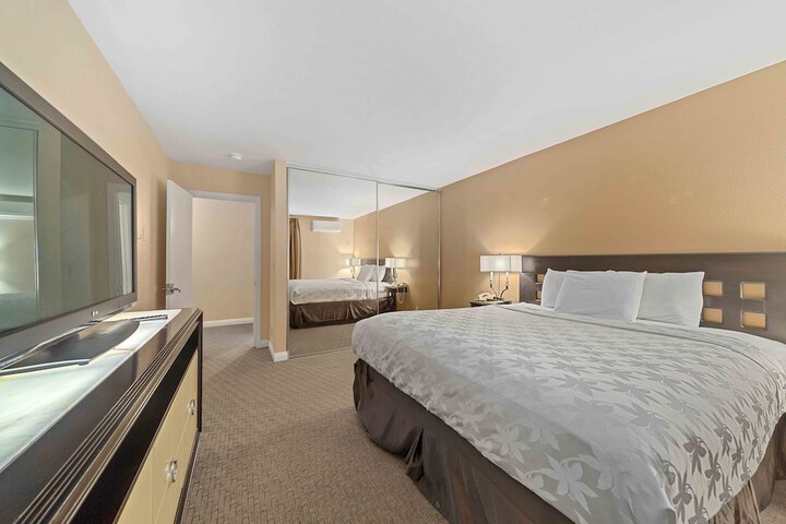 Room 32 of 64