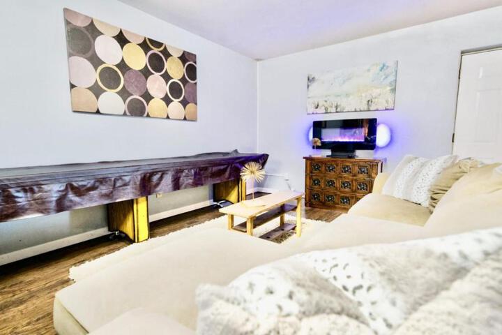 Beautiful Country Apartment AC, Pickleball, Billiards, Playground, Gardens