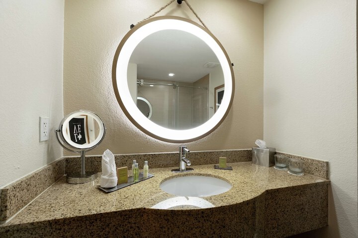 DoubleTree by Hilton Hotel Galveston Beach