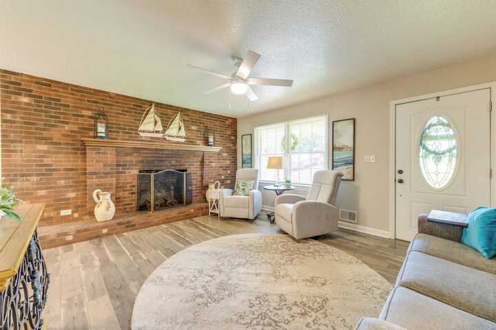 Charming Jonesville Home w / Grill - Near Wineries!