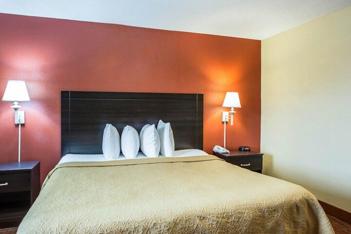 Quality Inn & Suites Monroe