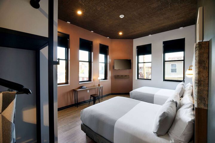 Room 48 of 74