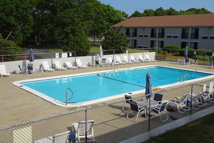 The Mariner Resort Cape Cod by The Red Collection