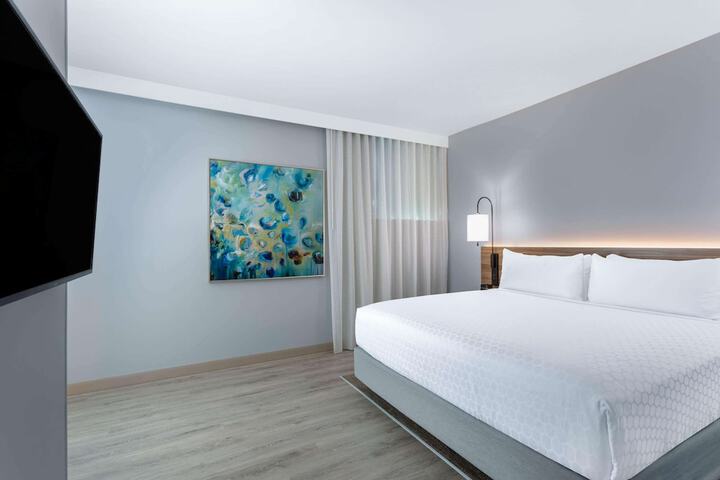 Room 27 of 63