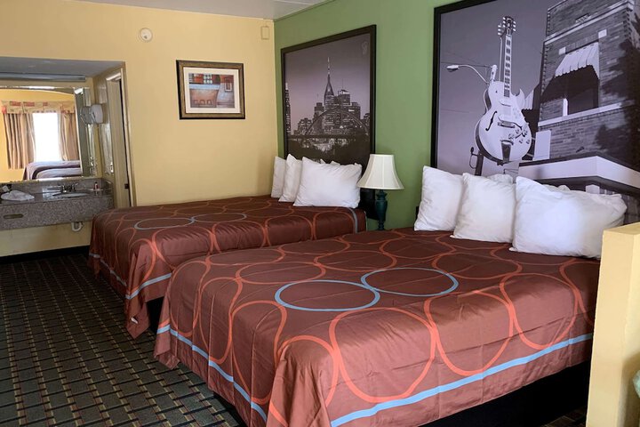 Room 8 of 18