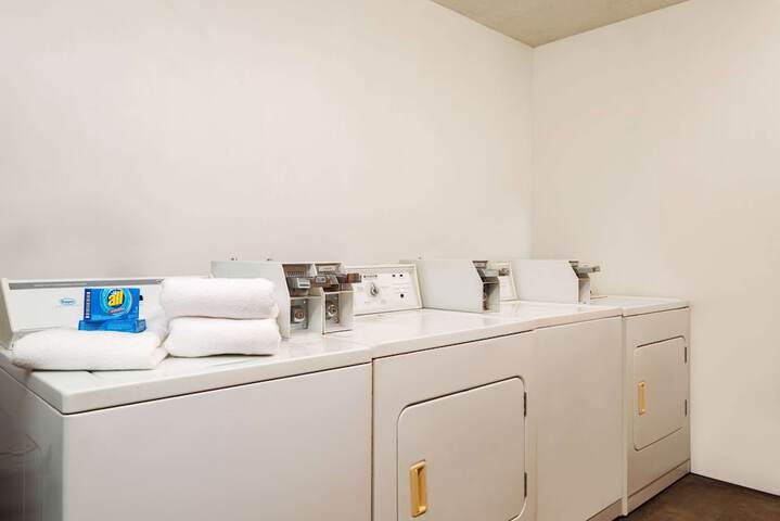 Room 9 of 39