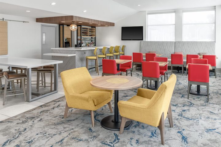 Hilton Garden Inn Queens / JFK Airport