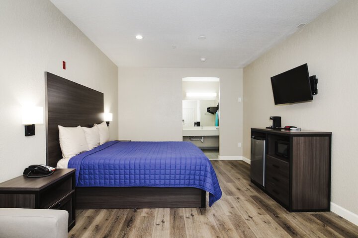 Room 13 of 25