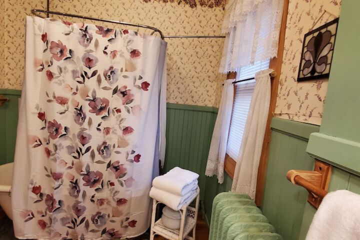 Room 50 of 80