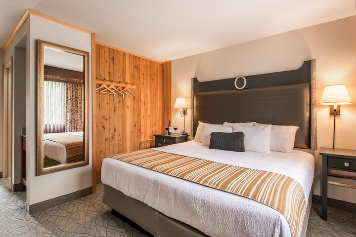 Holland America Denali Lodge