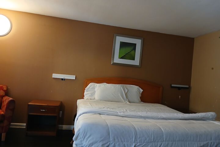 Room 14 of 25