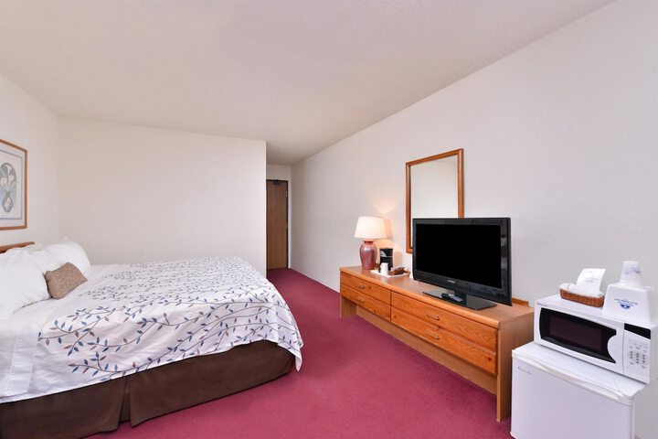 Room 7 of 16