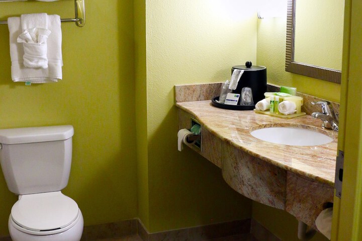 Holiday Inn Express Hotel & Suites PERRY by IHG