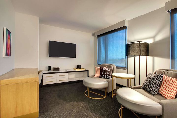 The Rose Chicago Tapestry Collection by Hilton