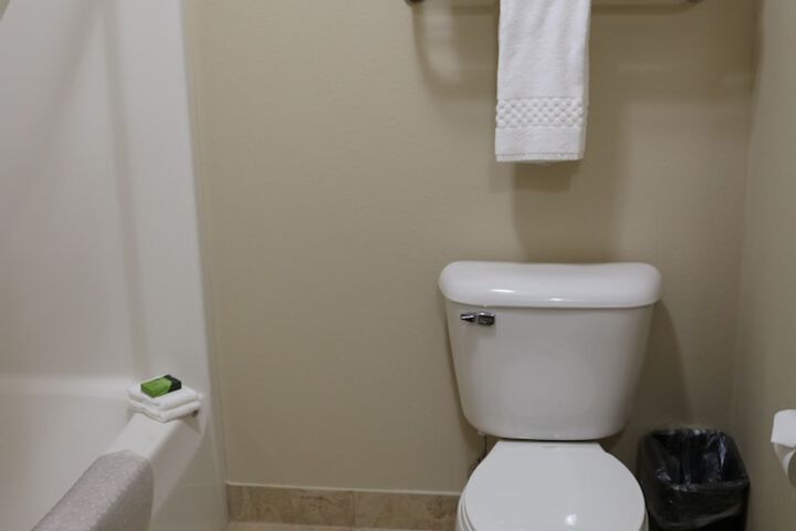 Rock Island Inn & Suites