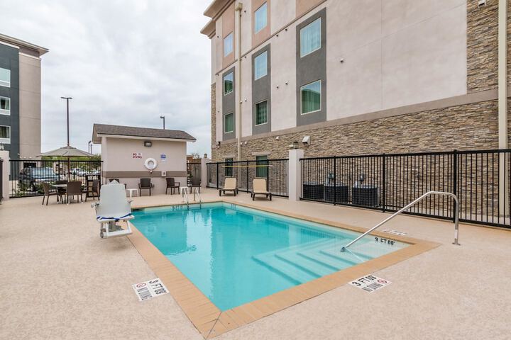 Pool 6 of 34